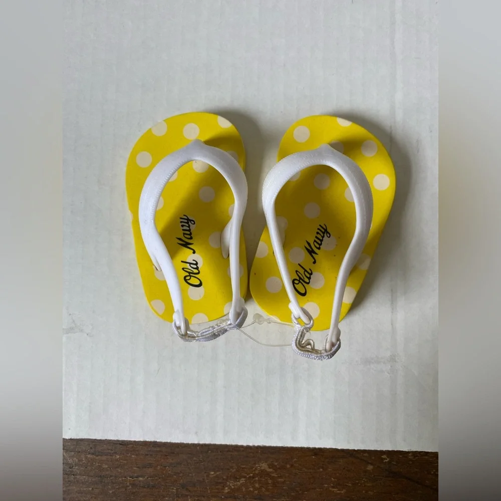 Old Navy Baby Size 1 Yellow Polka Dot Flip Flops